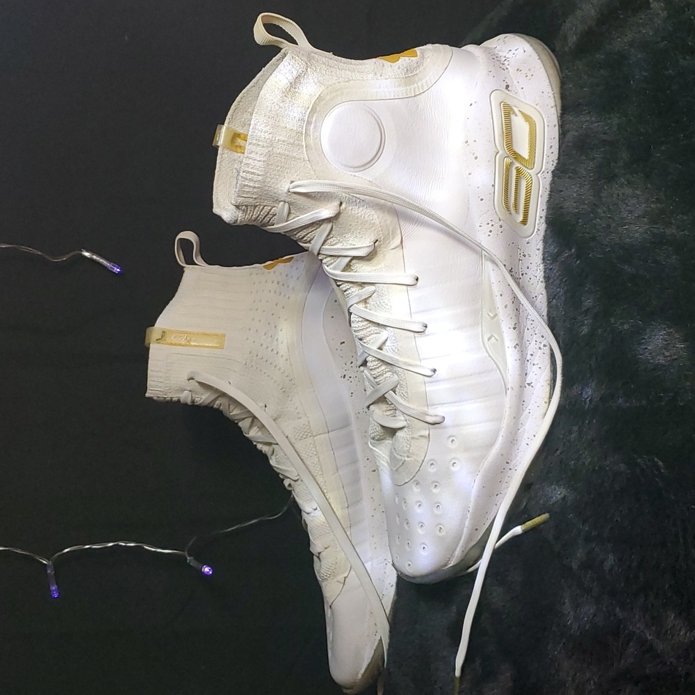 UA curry 4 basketball shoes size 9 white/gold